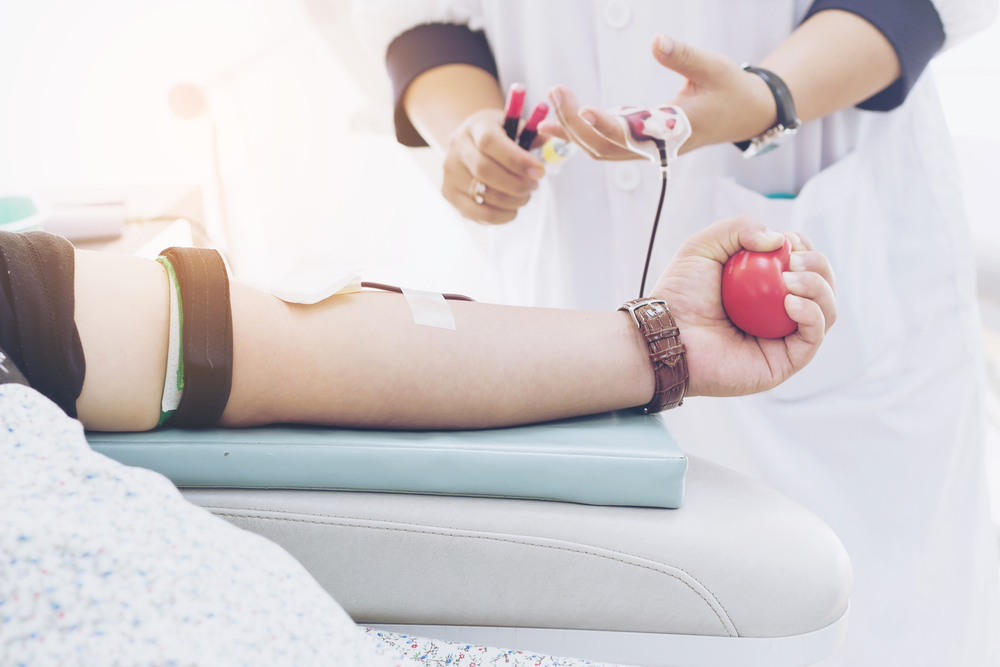 Переливание плазмы крови вылечившихся людей — новый метод лечения коронавируса