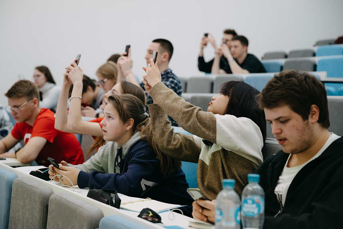 Будет проходить обучение. Студенты Москвы. Тренинги в Москве. Волонтёрство в Московской школе. Школа в центре Москвы.